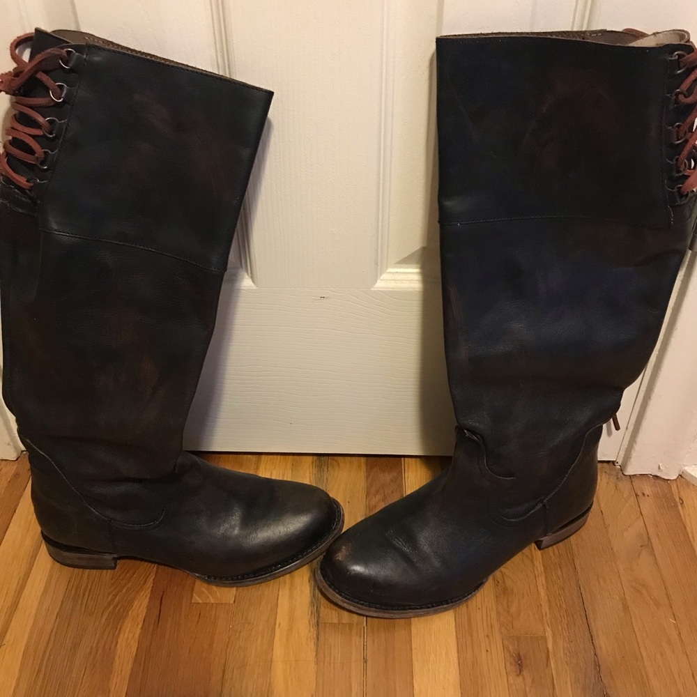 Frye Boots Style is Cyn in Black .